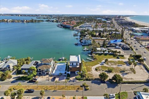 Casa en venta en Saint Pete Beach, Florida, 4 dormitorios, 381.27 m2 № 2103694 - foto 10