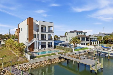 Casa en venta en Saint Pete Beach, Florida, 4 dormitorios, 381.27 m2 № 2103694 - foto 12