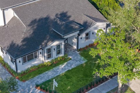 House in Orlando, Florida 7 bedrooms, 504.09 sq.m. № 1422525 - photo 3