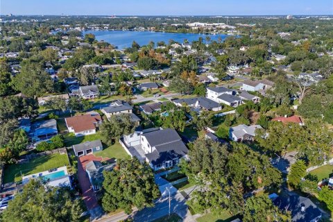 House in Orlando, Florida 7 bedrooms, 504.09 sq.m. № 1422525 - photo 24