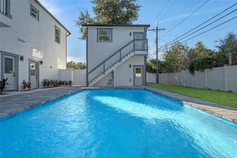 House in Orlando, Florida 7 bedrooms, 504.09 sq.m. № 1422525 - photo 19