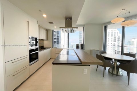 Copropriété à vendre à Miami, Floride: 2 chambres, 119.47 m2 № 2023591 - photo 7