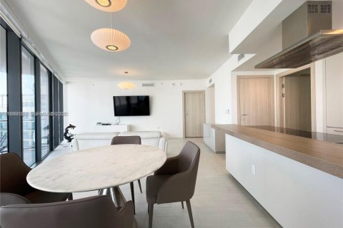 Copropriété à vendre à Miami, Floride: 2 chambres, 119.47 m2 № 2023591 - photo 8