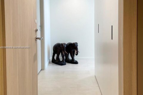 Copropriété à vendre à Miami, Floride: 2 chambres, 119.47 m2 № 2023591 - photo 2