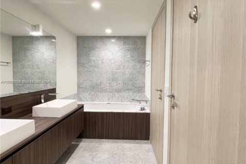 Copropriété à vendre à Miami, Floride: 2 chambres, 119.47 m2 № 2023591 - photo 11