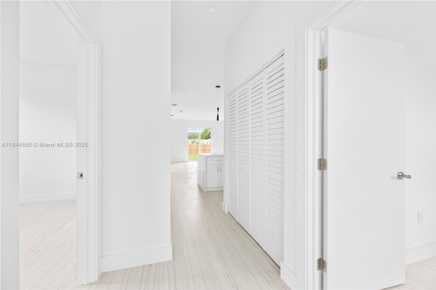 Villa ou maison à louer à Miami, Floride: 4 chambres, 248.05 m2 № 1839484 - photo 19