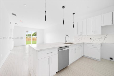 Villa ou maison à louer à Miami, Floride: 4 chambres, 248.05 m2 № 1839484 - photo 7