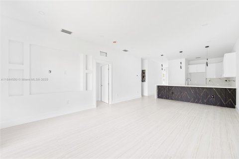 Villa ou maison à louer à Miami, Floride: 4 chambres, 248.05 m2 № 1839484 - photo 5