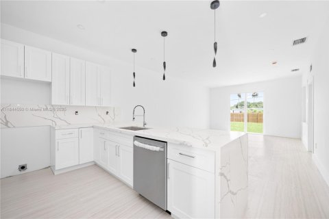 Villa ou maison à louer à Miami, Floride: 4 chambres, 248.05 m2 № 1839484 - photo 6