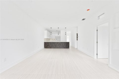 Villa ou maison à louer à Miami, Floride: 4 chambres, 248.05 m2 № 1839484 - photo 9