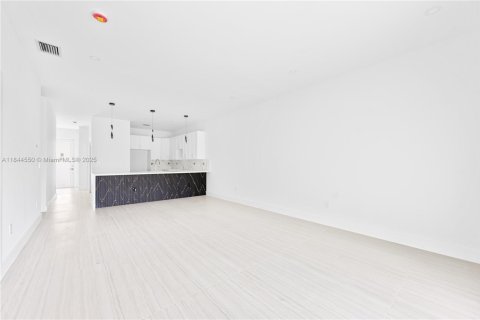 Villa ou maison à louer à Miami, Floride: 4 chambres, 248.05 m2 № 1839484 - photo 4