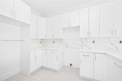 Villa ou maison à louer à Miami, Floride: 4 chambres, 248.05 m2 № 1839484 - photo 8