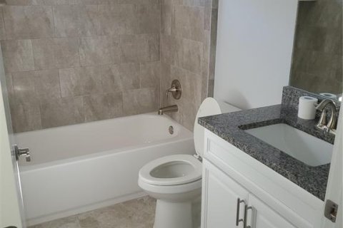 House in Palm Coast, Florida 3 bedrooms, 190.82 sq.m. № 1858247 - photo 17