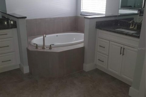 House in Palm Coast, Florida 3 bedrooms, 190.82 sq.m. № 1858247 - photo 14