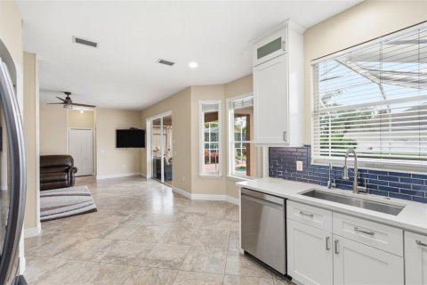 House in Trinity, Florida 4 bedrooms, 231.51 sq.m. № 2151664 - photo 14
