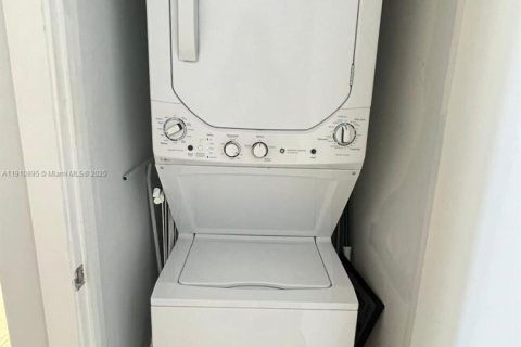 Купить кондоминиум в Майами, Флорида 1 спальня, 67.91м2, № 1966063 - фото 9