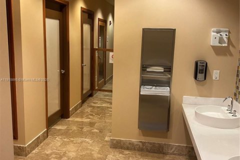 Купить кондоминиум в Майами, Флорида 1 спальня, 67.91м2, № 1966063 - фото 20