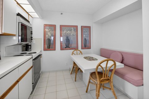 Купить кондоминиум в Хайленд-Бич, Флорида 3 комнаты, 133.13м2, № 2183696 - фото 24