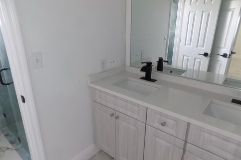 House in Hudson, Florida 2 bedrooms, 205.59 sq.m. № 2410523 - photo 10