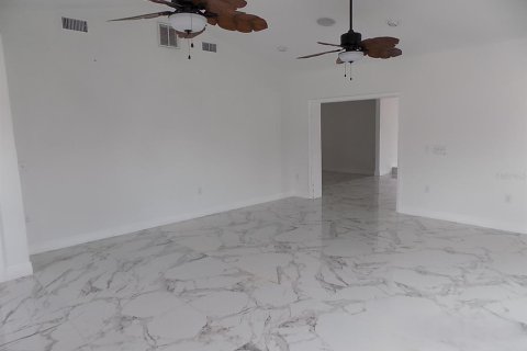 House in Hudson, Florida 2 bedrooms, 205.59 sq.m. № 2410523 - photo 2