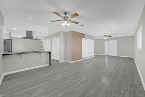 House in Orlando, Florida 4 bedrooms, 176.14 sq.m. № 1509978 - photo 10