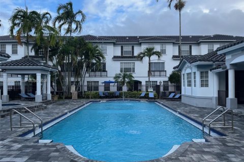 Adosado en alquiler en Sunrise, Florida, 3 dormitorios, 119.38 m2 № 2052179 - foto 2