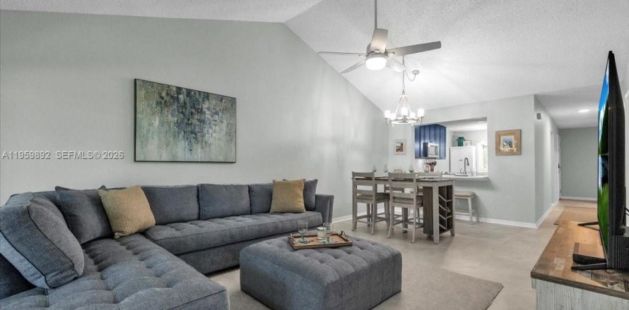 Кондоминиум с 3 спальнями в Нейплс, Флорида № 2020073