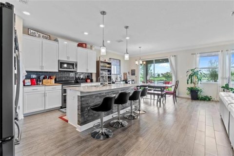 House in Orlando, Florida 5 bedrooms, 312.06 sq.m. № 2218809 - photo 5