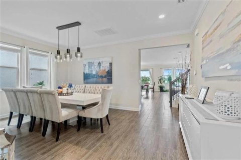House in Orlando, Florida 5 bedrooms, 312.06 sq.m. № 2218809 - photo 6