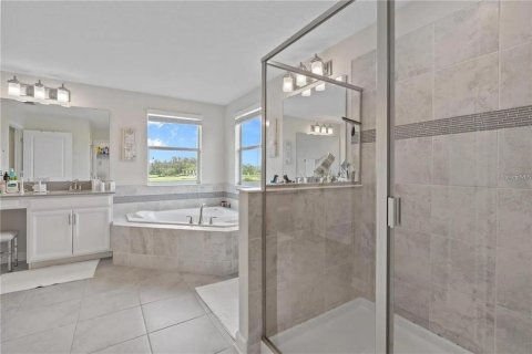 House in Orlando, Florida 5 bedrooms, 312.06 sq.m. № 2218809 - photo 21