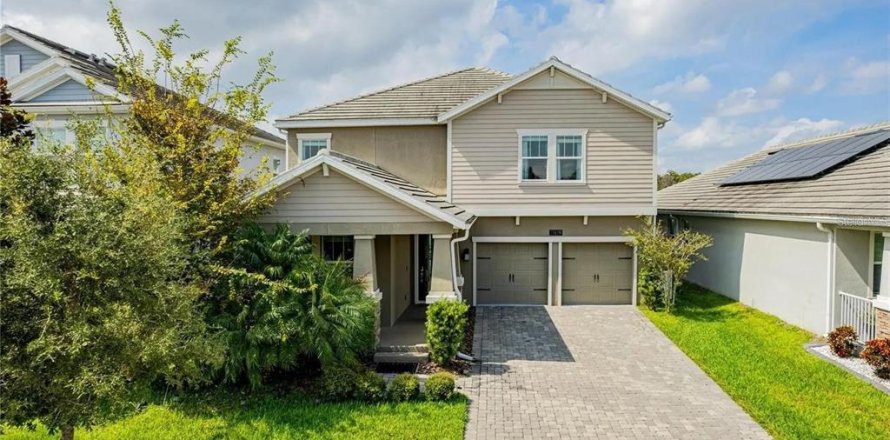 House in Orlando, Florida 5 bedrooms, 312.06 sq.m. № 2218809