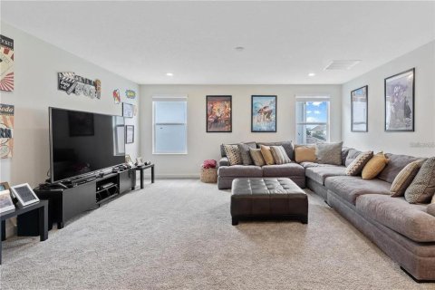 House in Orlando, Florida 5 bedrooms, 312.06 sq.m. № 2218809 - photo 12