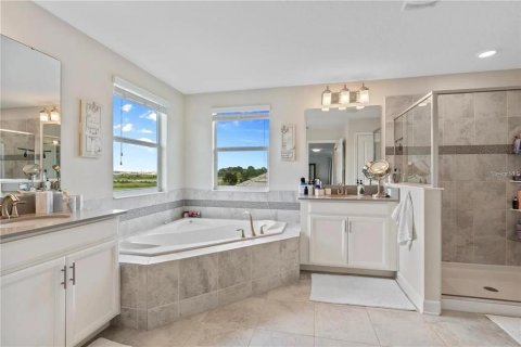 House in Orlando, Florida 5 bedrooms, 312.06 sq.m. № 2218809 - photo 19