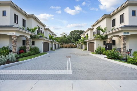 Adosado en alquiler en Oakland Park, Florida, 3 dormitorios, 145.11 m2 № 1168917 - foto 1