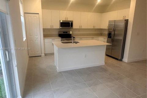 Touwnhouse à louer à Homestead, Floride: 3 chambres, 169.73 m2 № 2074229 - photo 6