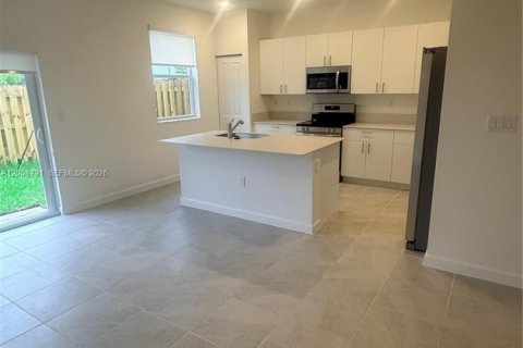 Touwnhouse à louer à Homestead, Floride: 3 chambres, 169.73 m2 № 2074229 - photo 5