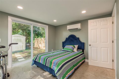 House in Clearwater, Florida 3 bedrooms, 100.33 sq.m. № 2227165 - photo 25