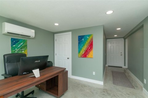 House in Clearwater, Florida 3 bedrooms, 100.33 sq.m. № 2227165 - photo 24