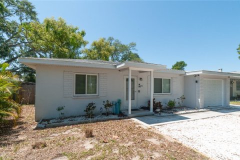 House in Clearwater, Florida 3 bedrooms, 100.33 sq.m. № 2227165 - photo 14