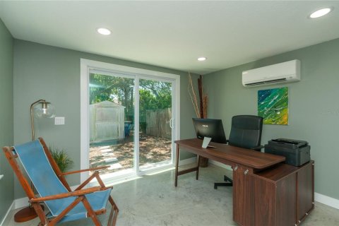 House in Clearwater, Florida 3 bedrooms, 100.33 sq.m. № 2227165 - photo 21