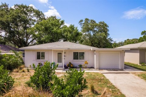 House in Clearwater, Florida 3 bedrooms, 100.33 sq.m. № 2227165 - photo 9