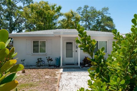 House in Clearwater, Florida 3 bedrooms, 100.33 sq.m. № 2227165 - photo 8