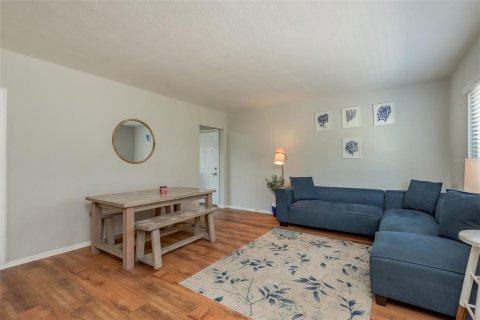 House in Clearwater, Florida 3 bedrooms, 100.33 sq.m. № 2227165 - photo 15