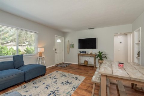 House in Clearwater, Florida 3 bedrooms, 100.33 sq.m. № 2227165 - photo 2