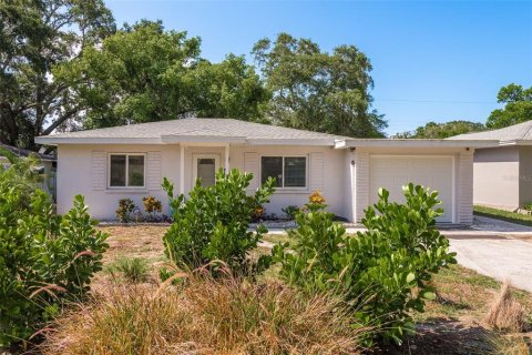 House in Clearwater, Florida 3 bedrooms, 100.33 sq.m. № 2227165 - photo 10