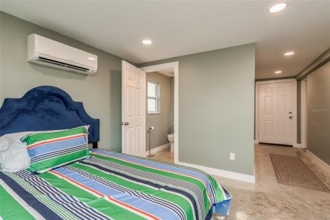 House in Clearwater, Florida 3 bedrooms, 100.33 sq.m. № 2227165 - photo 26