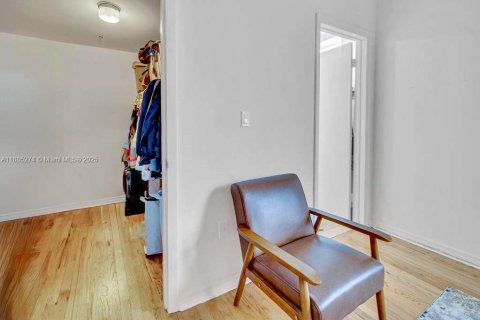 Copropriété à vendre à Miami Beach, Floride: 2 chambres, 82.68 m2 № 1943576 - photo 12