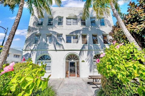 Copropriété à vendre à Miami Beach, Floride: 2 chambres, 82.68 m2 № 1943576 - photo 1