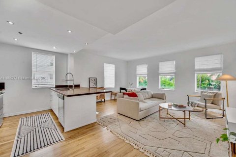 Copropriété à vendre à Miami Beach, Floride: 2 chambres, 82.68 m2 № 1943576 - photo 2