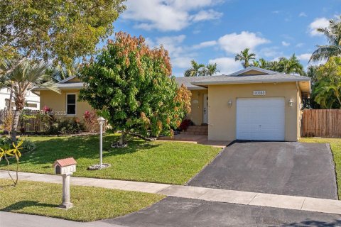Casa en alquiler en Cutler Bay, Florida, 3 dormitorios, 187.38 m2 № 1993815 - foto 1